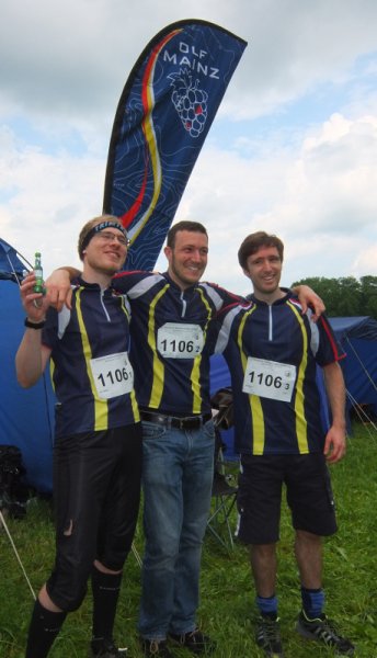 Team der H19 vor dem neuen Banner